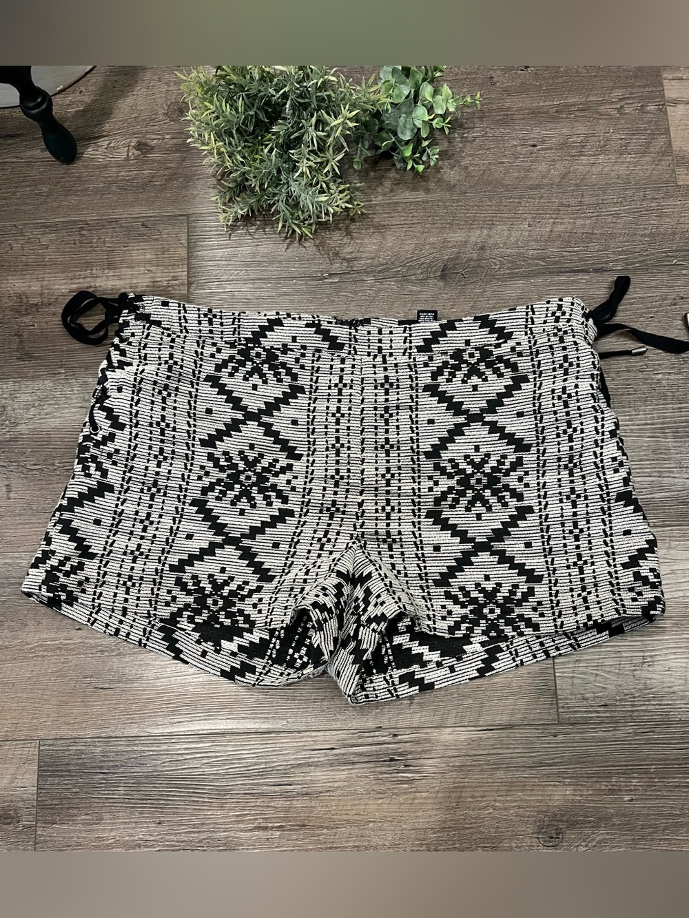 Who What Wear Cream Black Tribal Ikat Boho Western Side Lace Up Shorts Sz‎ 14W